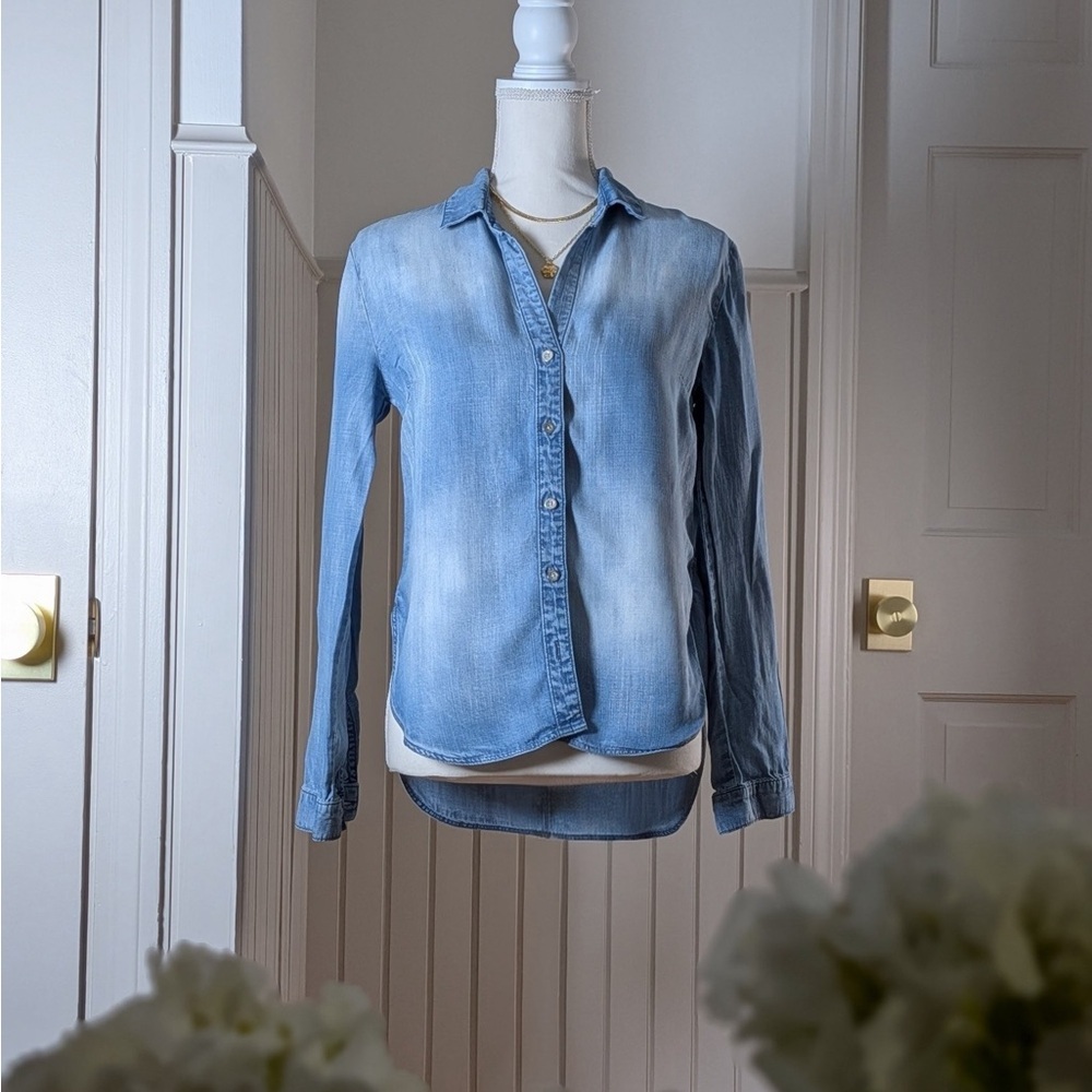 Anthropologie Cloth & Stone Light Blue Chambray Button Down Shirt XS